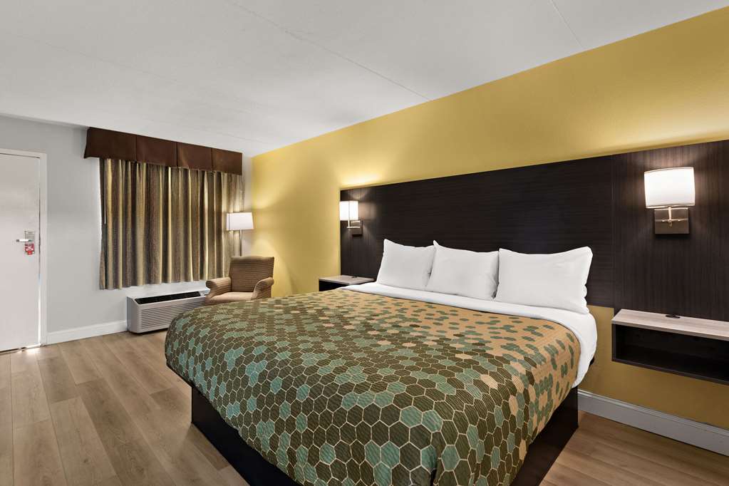 Econo Lodge White Pine Morristown I 81 & I 40 Split - photo 11