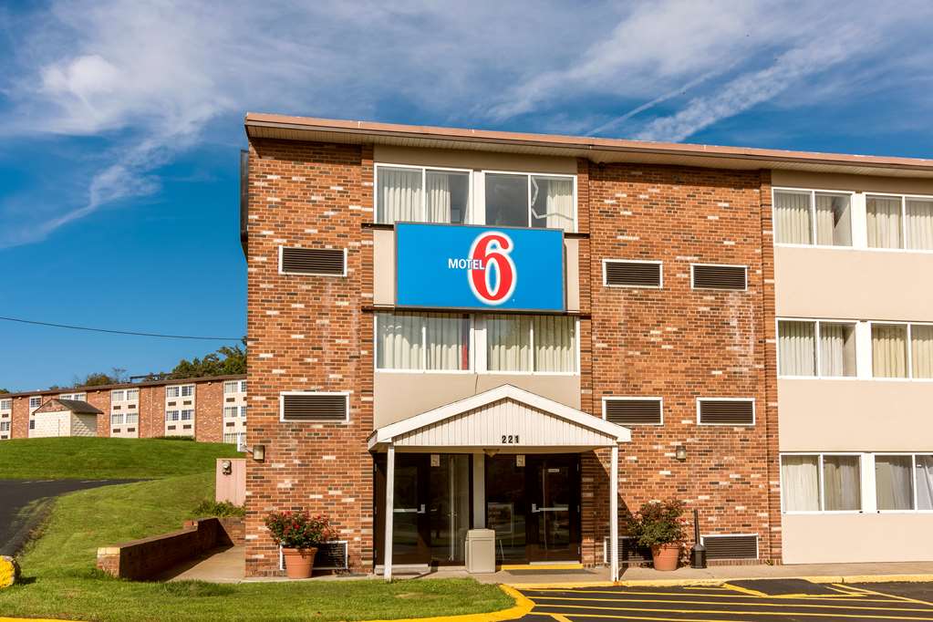 Motel 6 New Stanton PA - photo 5