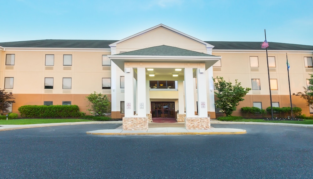 Holiday Inn Express Hotel & Suites Mt. Holly by IHG - photo 41