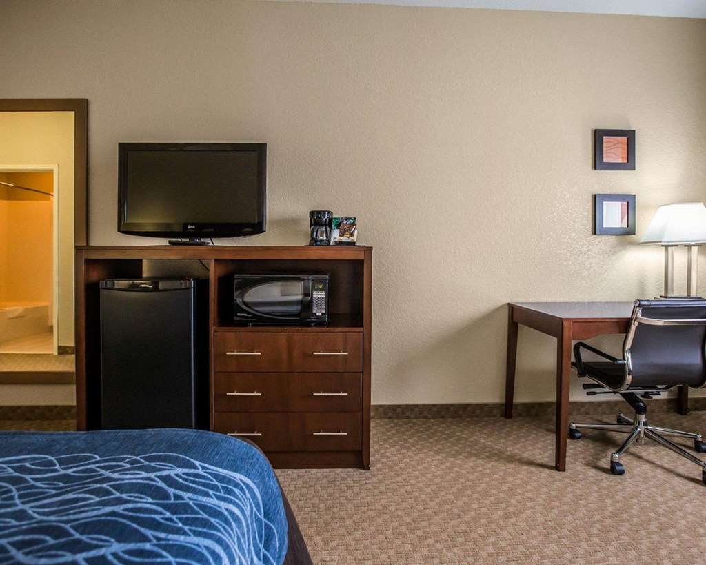 Quality Inn & Suites Dixon near I 88 - photo 9