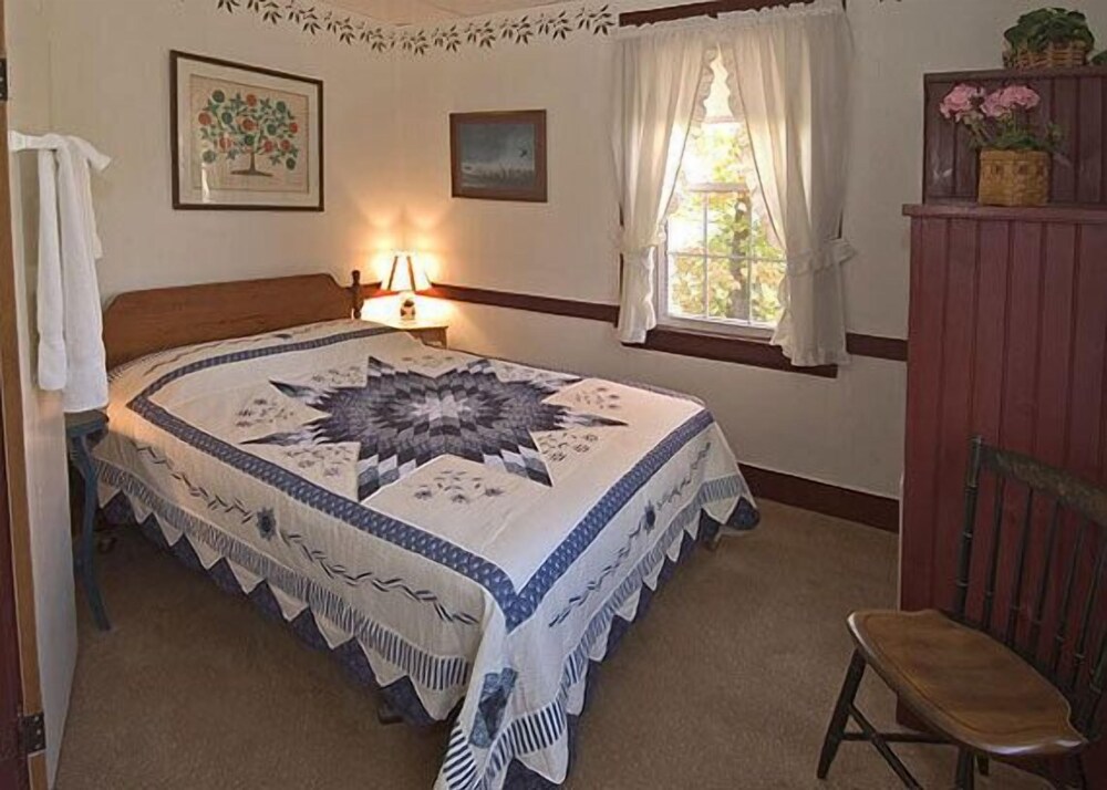 Yardarm Village Inn - photo 5