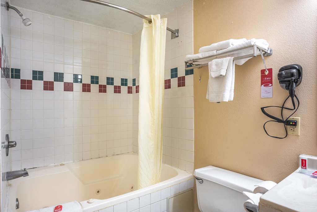Econo Lodge Princeton - photo 12