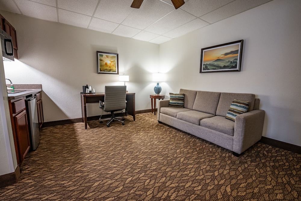 Christopher Inn and Suites - photo 39