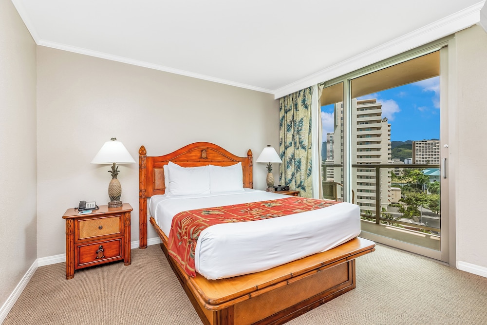 Luana Waikiki Hotel & Suites - photo 37