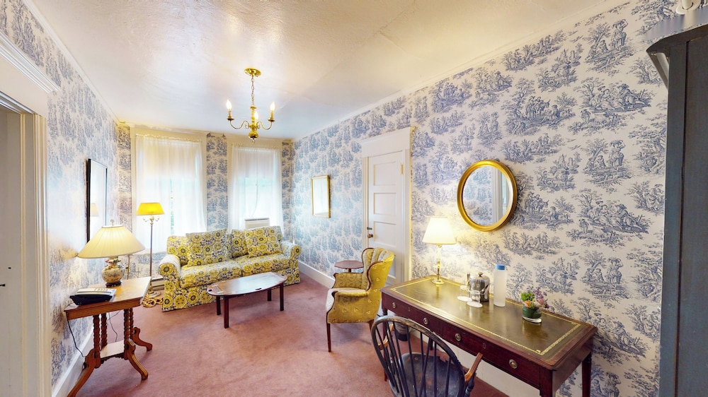 The Red Lion Inn - photo 45