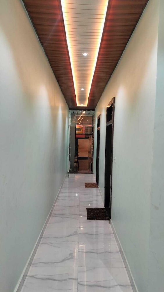 Radhe Palace - carbon neutral hotel in Ajodhya