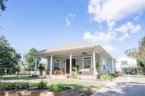 Mockingbird Dreams Beach House — 4-Star Luxury Hotel in Gulfport, United States