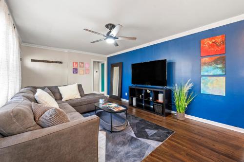 The Rhitreat 2BR 10 Min to Downtown & Airport in Atlanta, United States