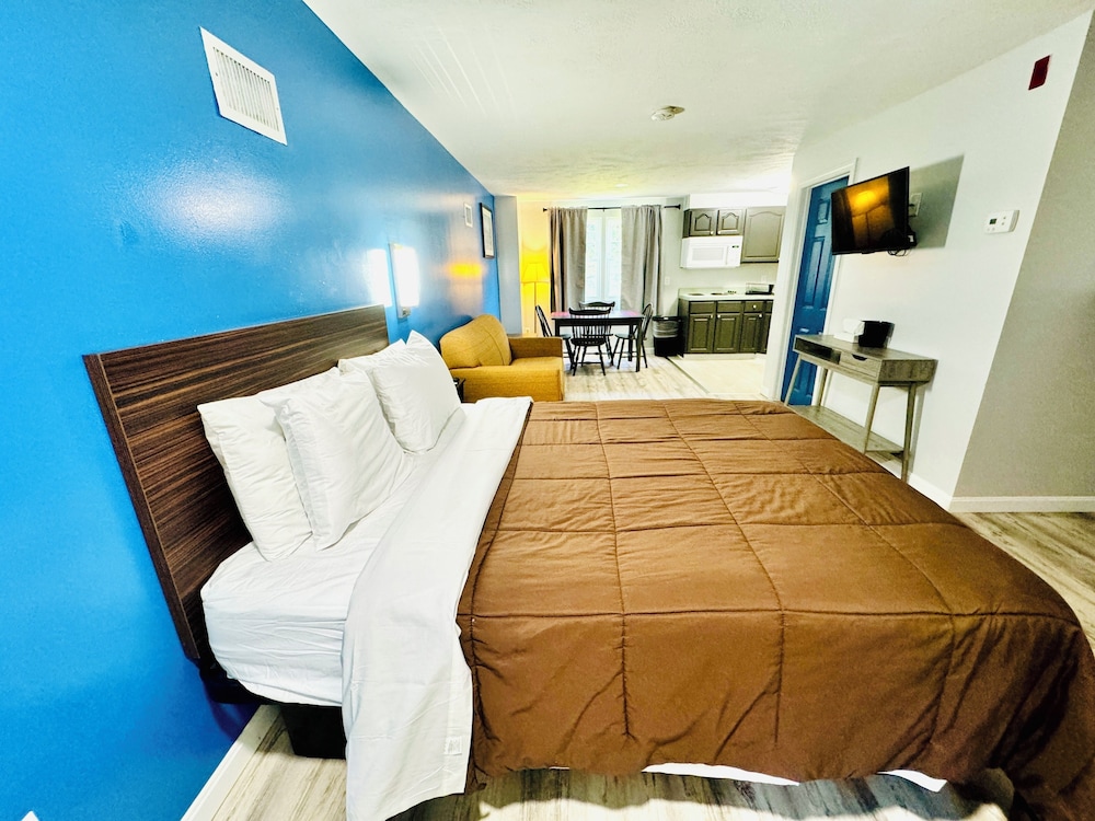Blue Spruce Motel & Townhouses - photo 15