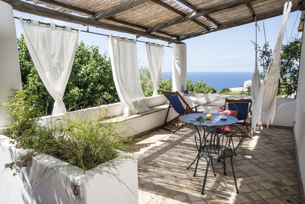 Il Gelso Vacanze — 4-Star Luxury Hotel in Malfa, Italy