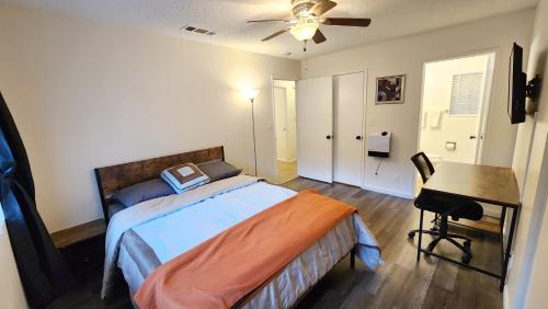 Private Spacious 4x Queen 300 Mbps Internet With Backyard — Hemet