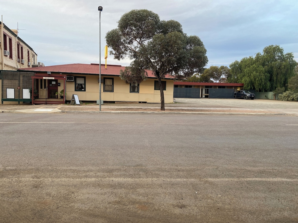 Hawker Hotel Motel — hotel in Hawker