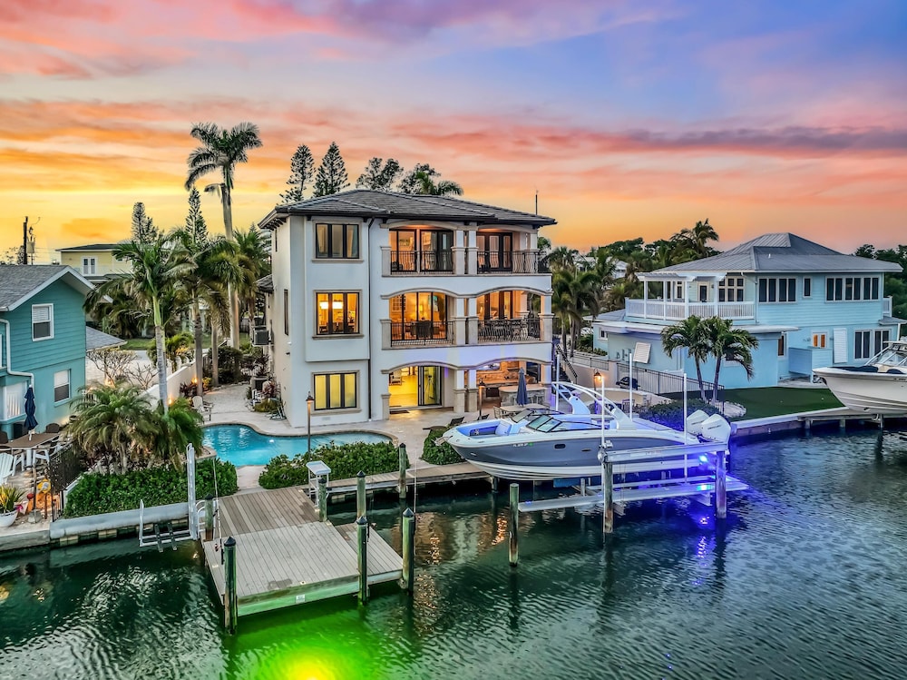 A Pirate's Dream — 4-Star Luxury Hotel in Holmes Beach, United States