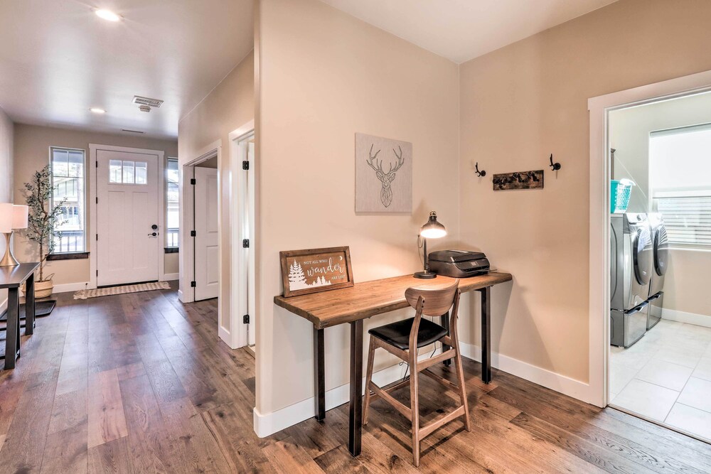 Modern Flagstaff Retreat with Fire Pit And Ev Charger in Flagstaff, United States