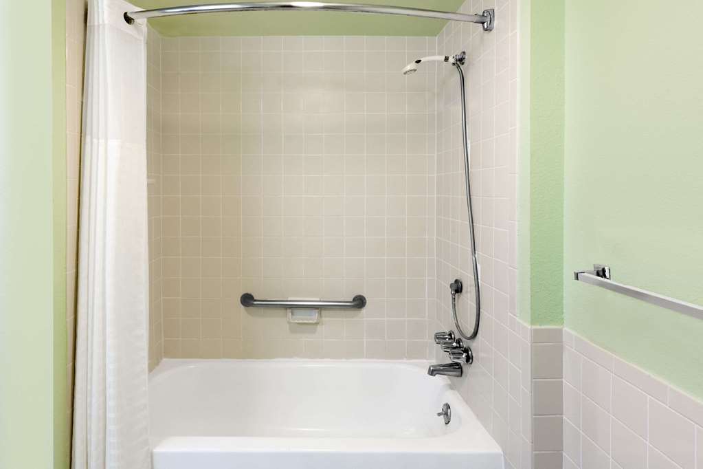 Days Inn by Wyndham McComb MS - photo 17