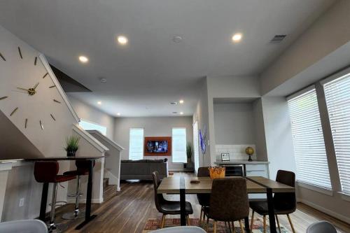 Galleria Exquisite Three Story Home Brand New Development — 4-Star Luxury Hotel in Houston, United States