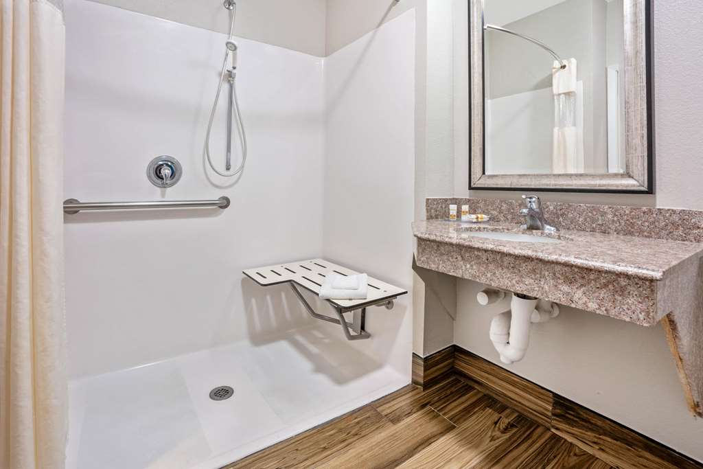La Quinta Inn & Suites by Wyndham Houston Magnolia - photo 19