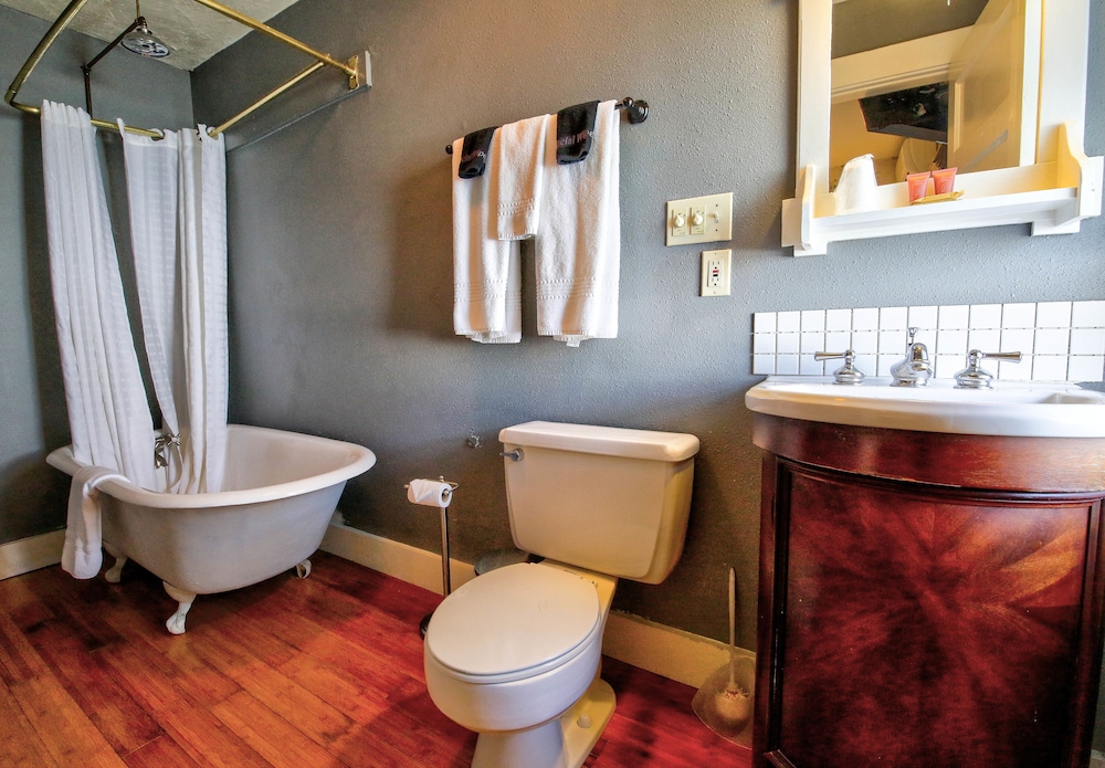 Hotel Charlotte - photo 31