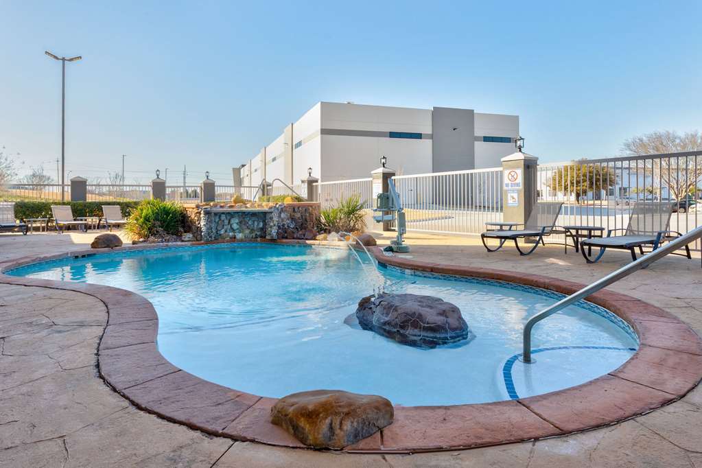 La Quinta Inn & Suites by Wyndham Allen at The Village - photo 6