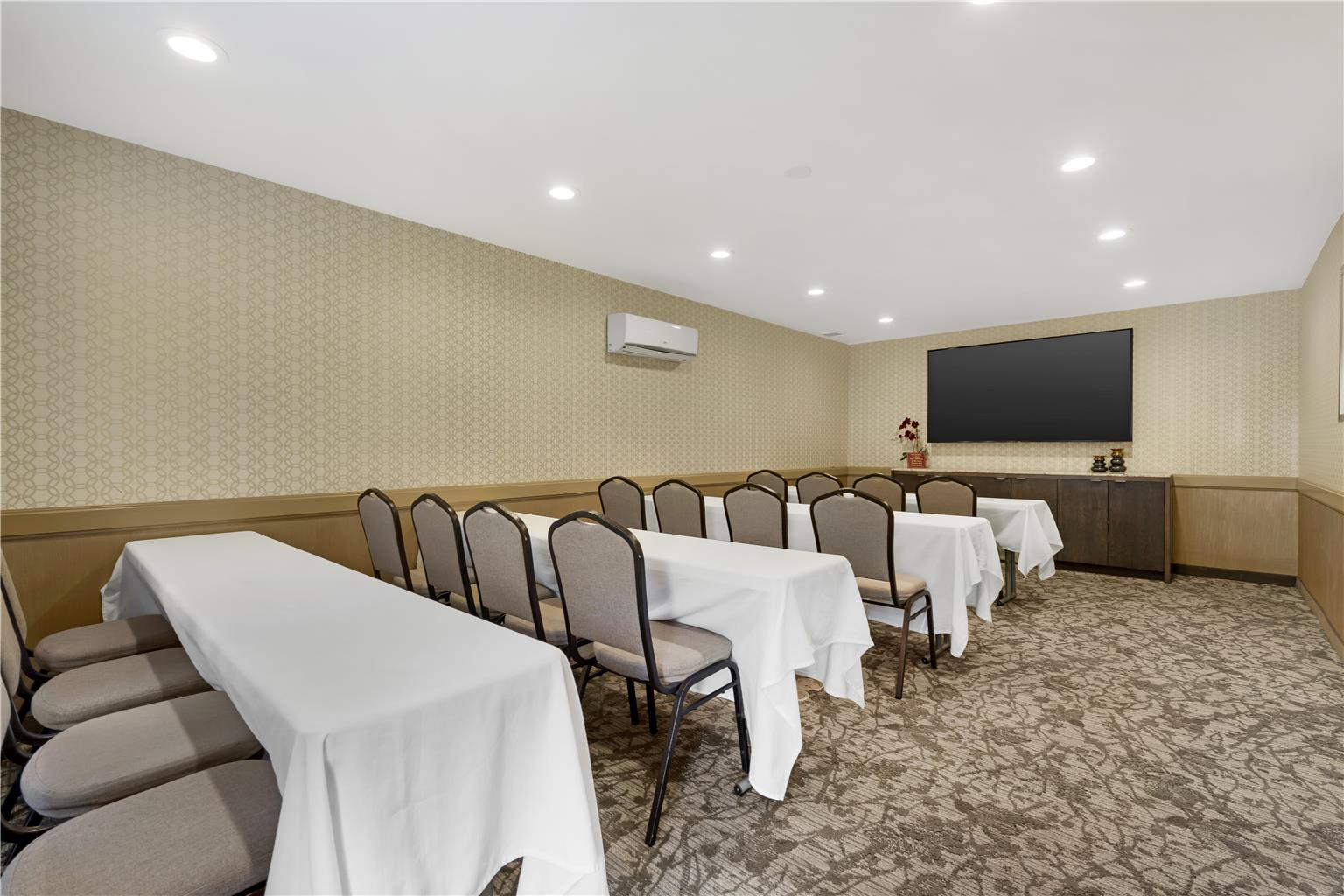 Best Western Plus Carriage Inn - photo 45