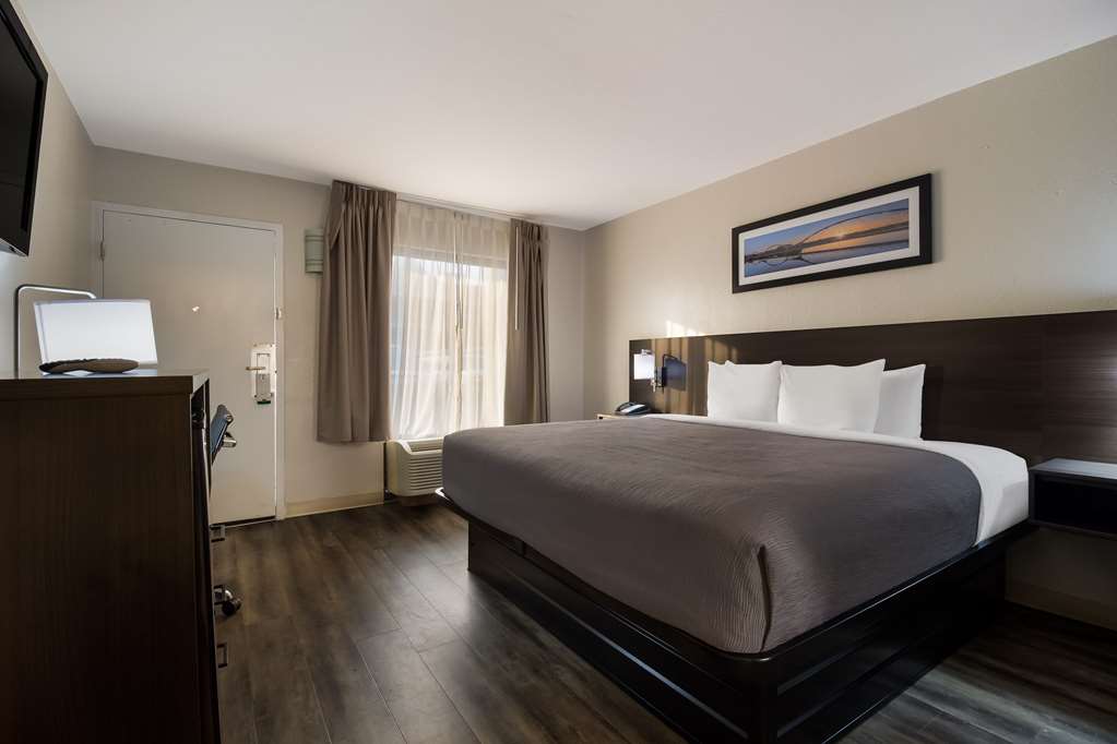 Quality Inn Coliseum - photo 16