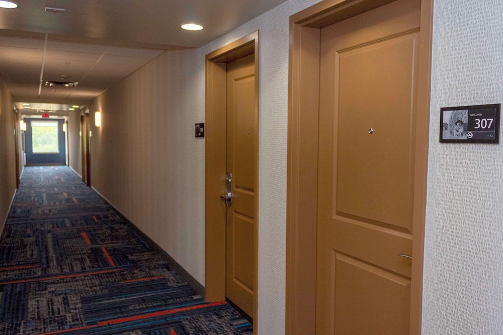 Hampton Inn & Suites Riverton - photo 9