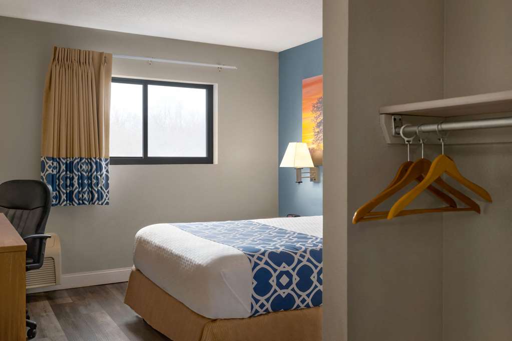 Days Inn by Wyndham Canastota Verona - photo 18
