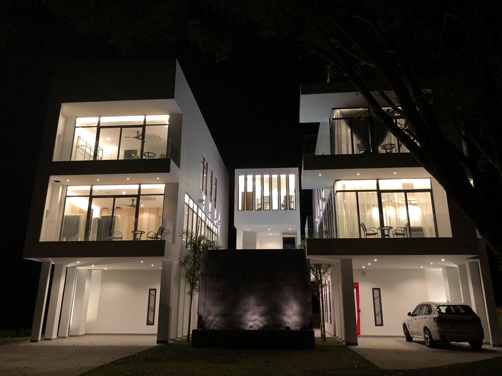 The Dahlias Luxury Residence — 4-Star Luxury Hotel in Alor Gajah, Malaysia