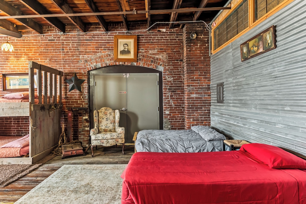 Three Rivers Inn at Jordan's Warehouse - photo 12