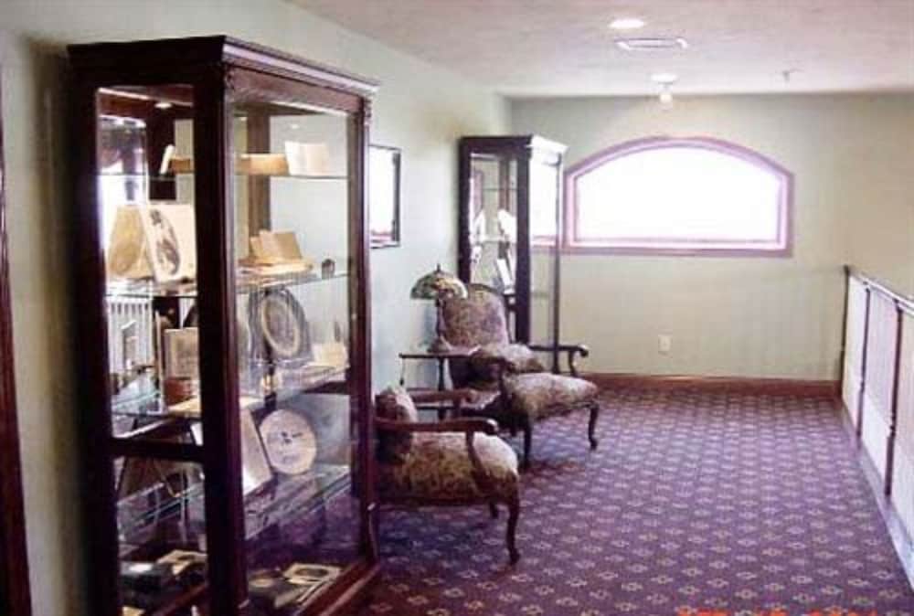 Hearthstone Inn & Suites - photo 32