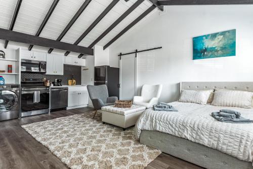 Private Studio Oasis with Nature at Your Doorstep — 4-Star Luxury Hotel in Thousand Oaks, United States