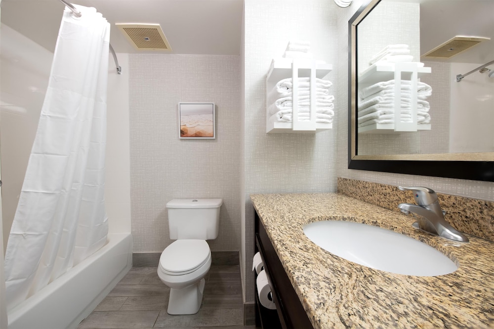 Hampton Inn Newport News Yorktown - photo 18