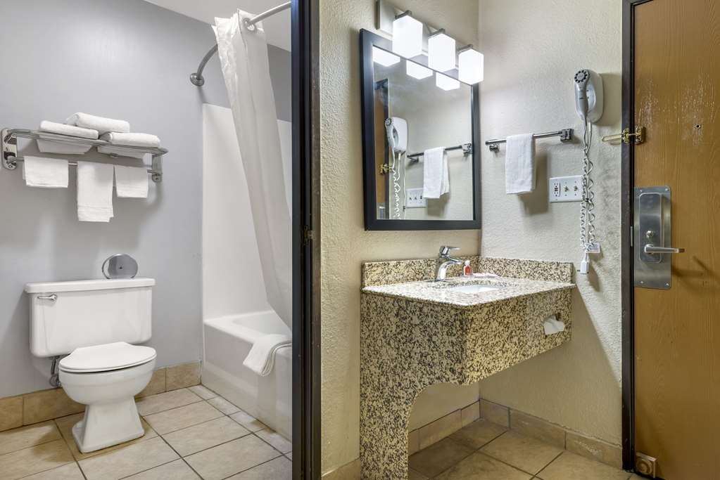Econo Lodge La Crosse North - photo 27