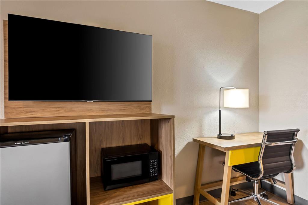 Days Inn by Wyndham Bainbridge - photo 23