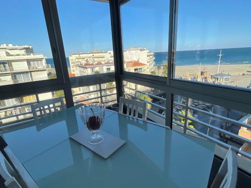 Apartment Centre Du Village D'argeles Sur Mer Avec Parking Et Terrasse 6 Personnes — 4-Star Luxury Hotel in Argelers, France