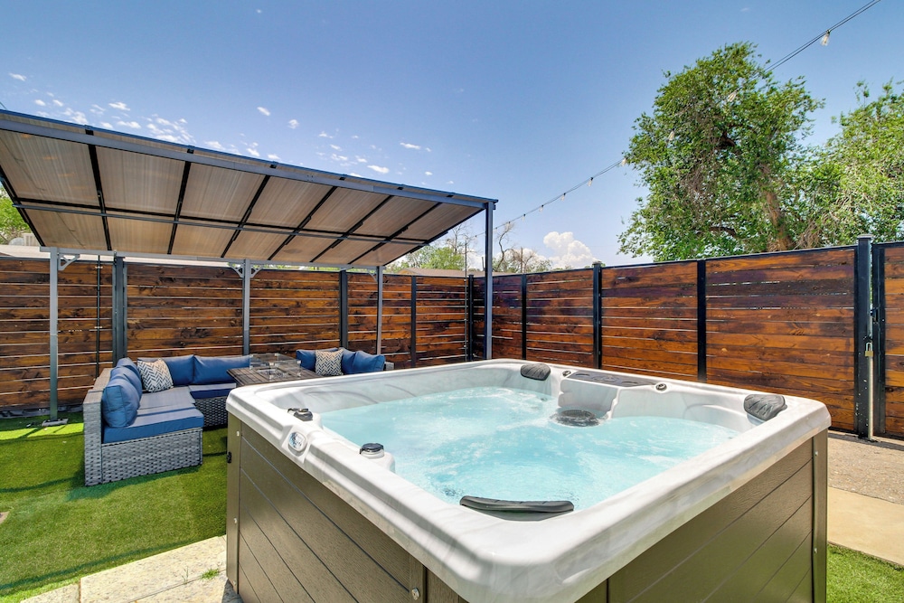 Newly Renovated Albuquerque Retreat w Pool Table