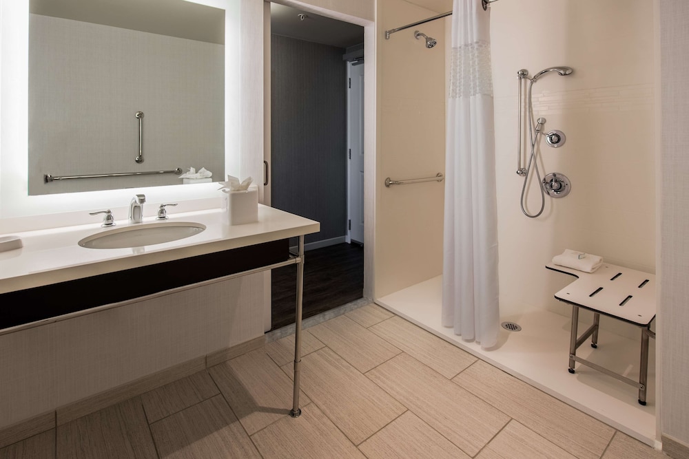Hampton Inn & Suites Washington DC Navy Yard - photo 29