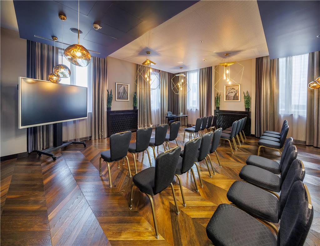 Park Plaza Lounge Theater side