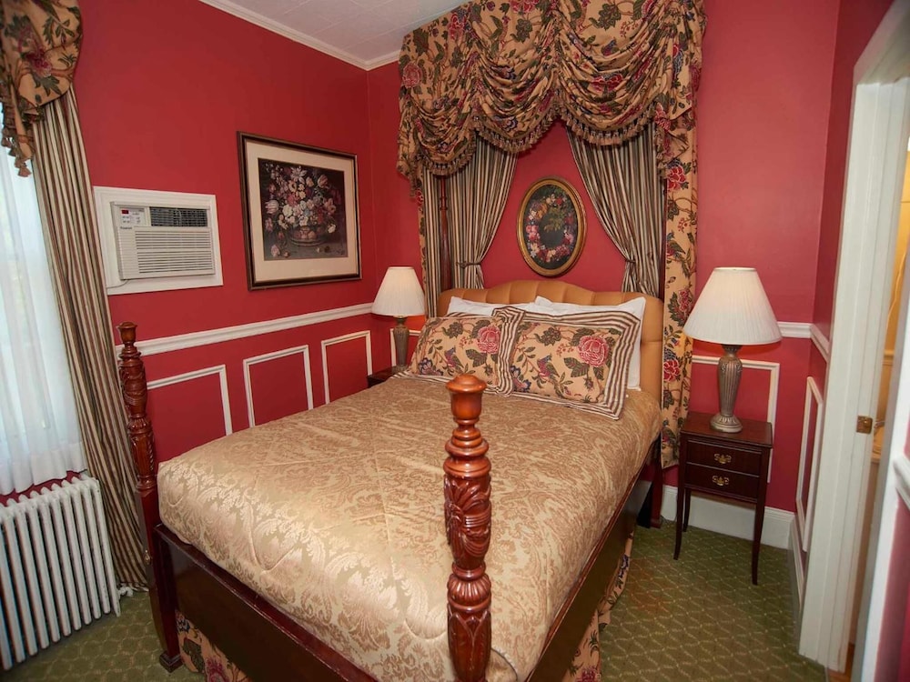 Bellevue Manor - photo 29