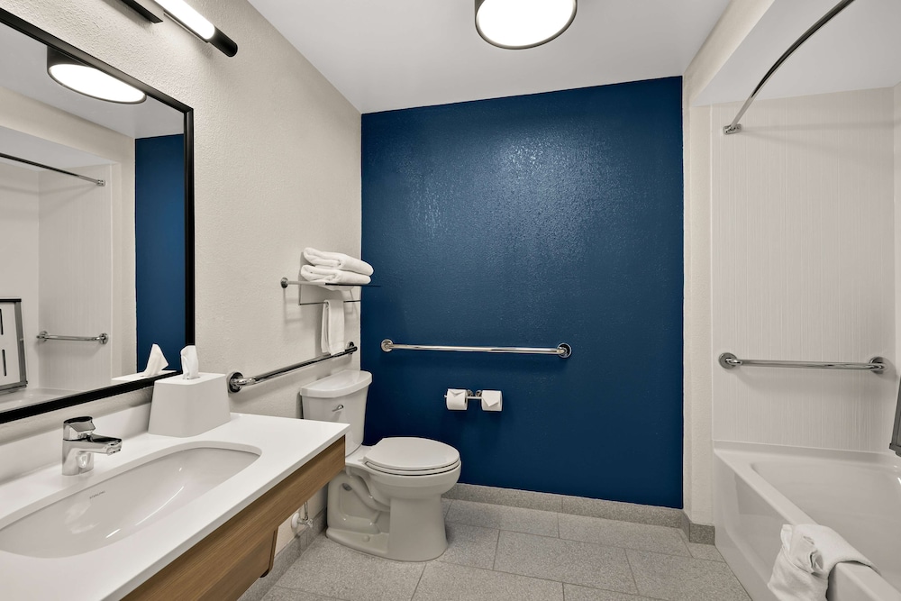 Spark by Hilton Tifton - photo 33