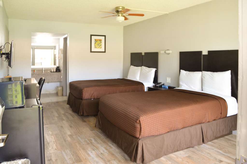 Rodeway Inn Sun City Center - photo 24