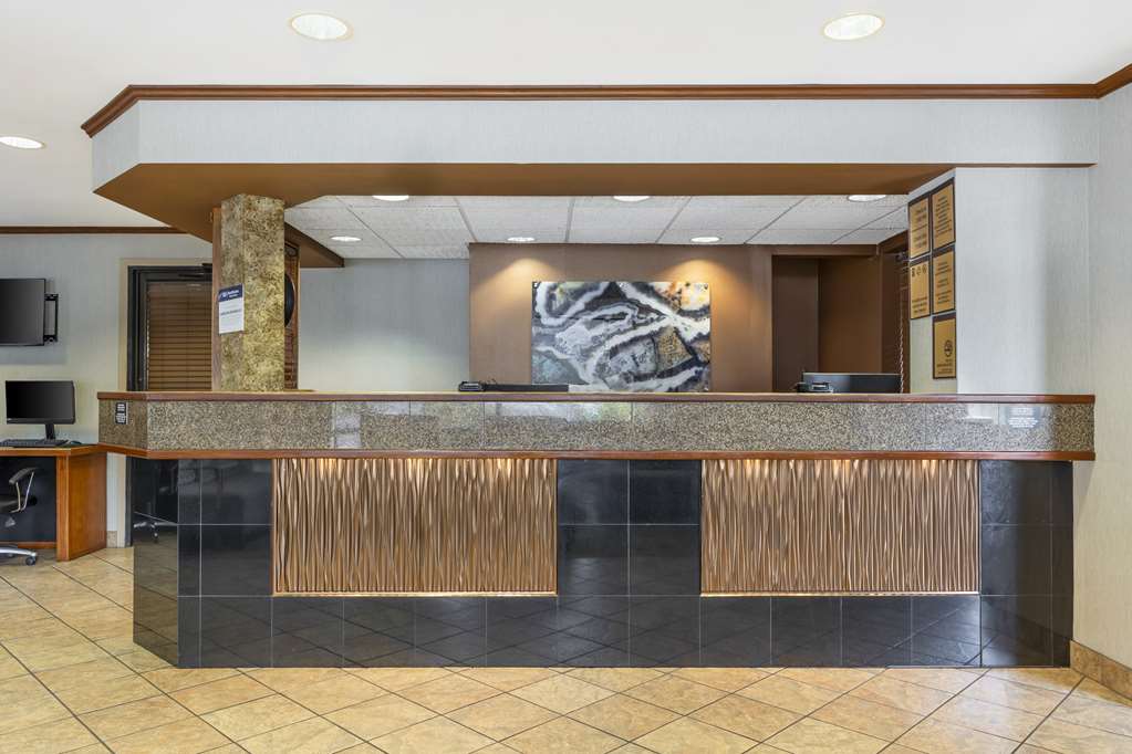 Best Western Plus Landing View Inn & Suites - photo 11