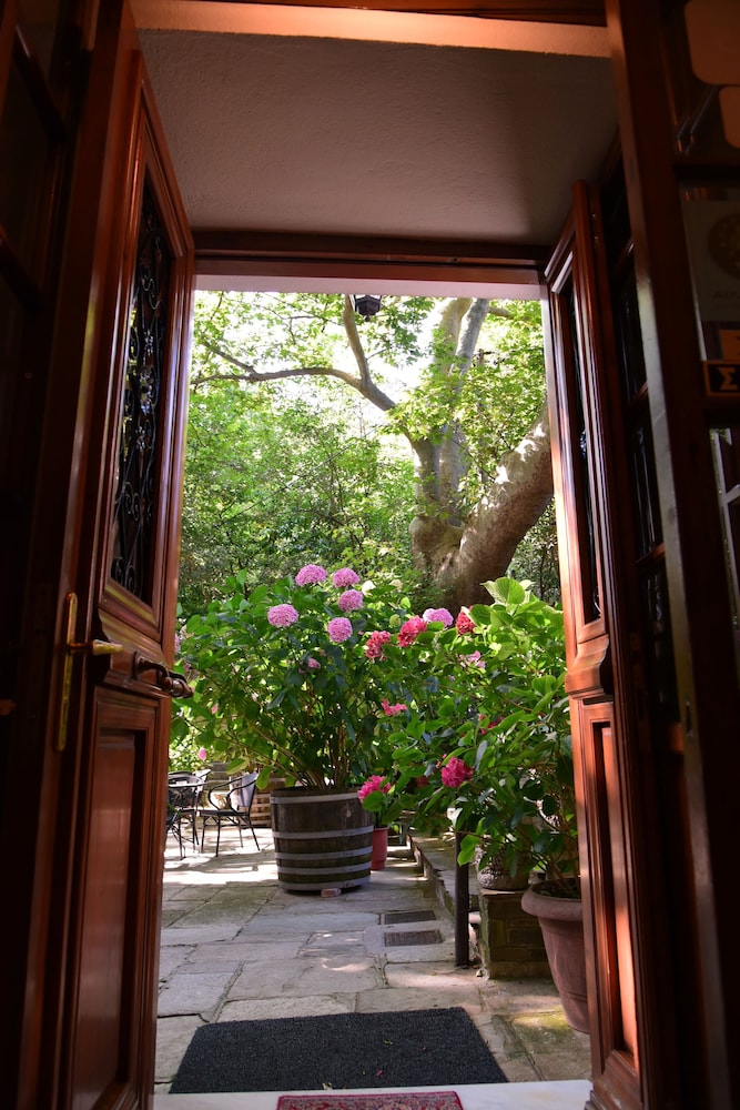 Filoxenia - carbon neutral hotel in Volos