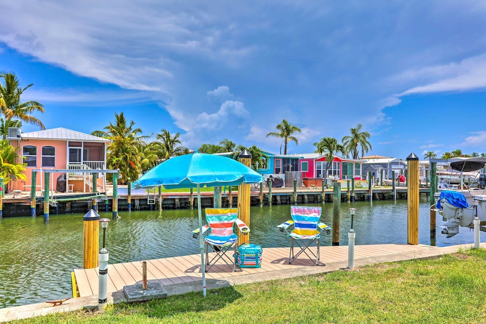 Boat Owners Paradise Jensen Beach Home With Dock 17932336 — Jensen Beach