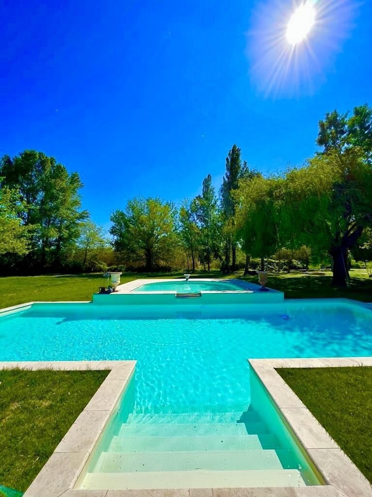 Mas du Versadou - carbon neutral hotel in Saint-Gilles