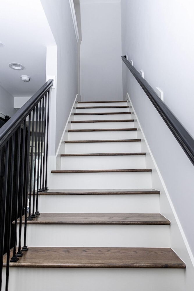 Houston Lux Townhome - photo 14