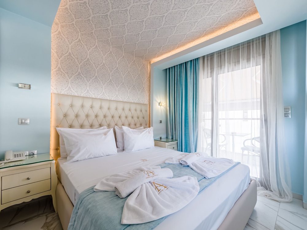 Alpha Luxury Suites — 4-Star Luxury Hotel in Kassandreia, Greece