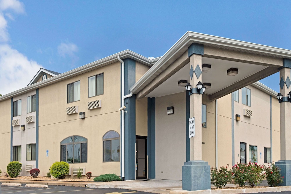 Travelodge by Wyndham St. Louis - photo 22