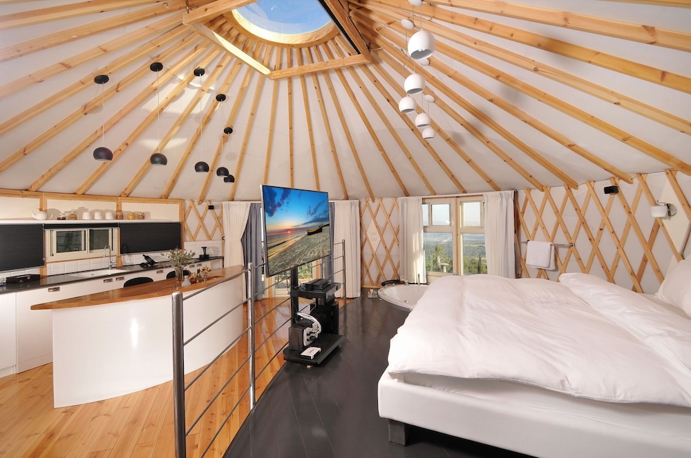 Gan Hamlachim in Safed, Israel