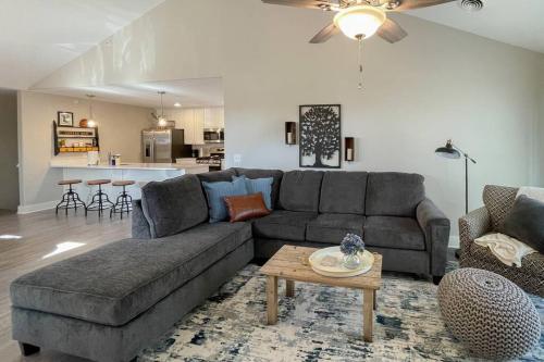 New Beautiful 3 Bedroom Condo in Bettendorf — 4-Star Luxury Hotel in Bettendorf, United States